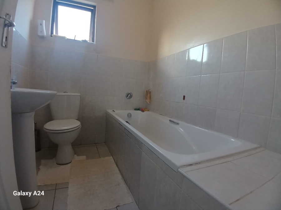 2 Bedroom Property for Sale in Graceland Eastern Cape